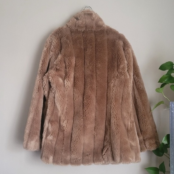 Suzy Shier Faux Fur Coat - Picture 2 of 6
